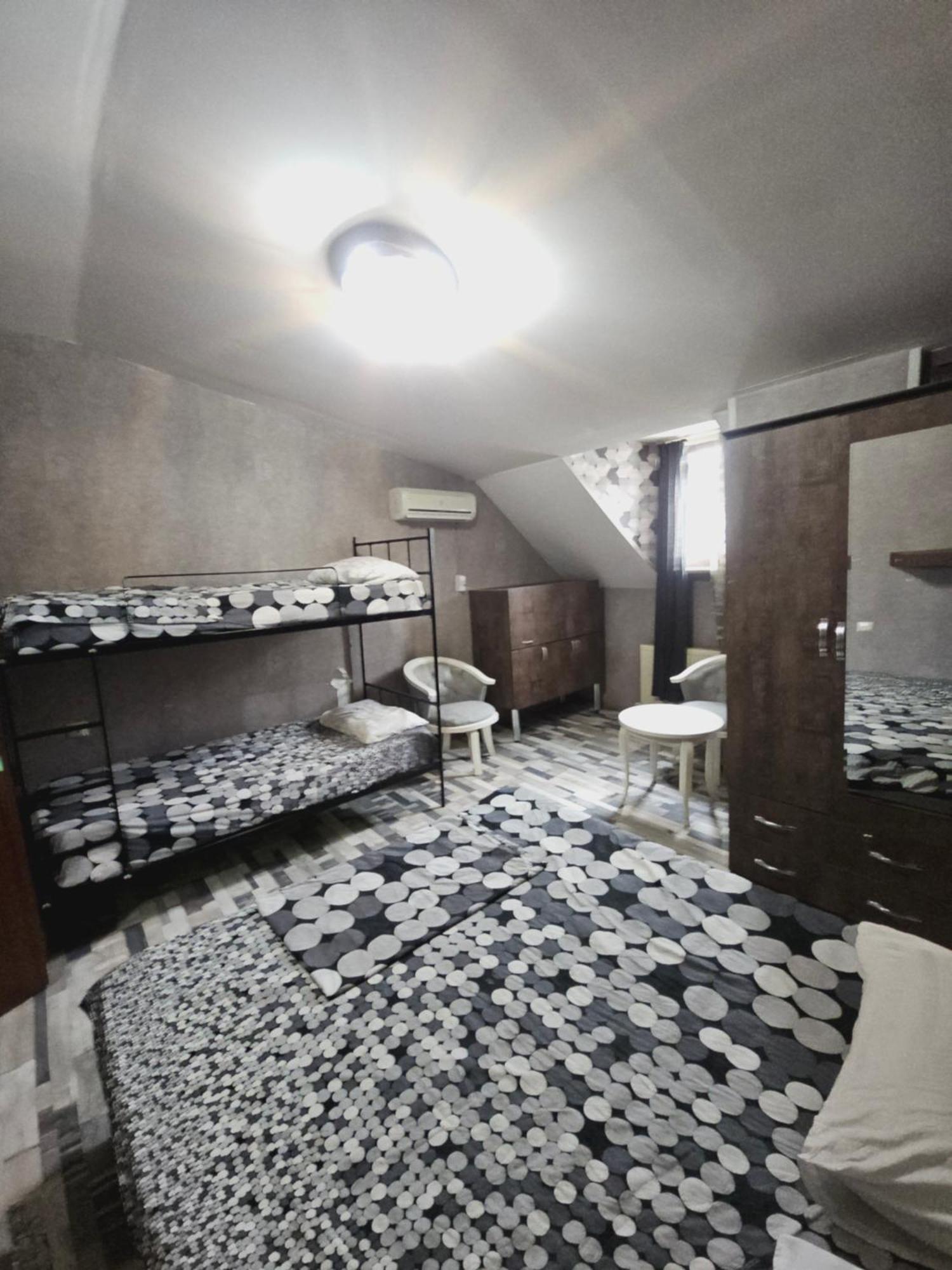 Kiev Hostel Tbiliszi Kültér fotó
